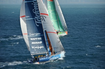 Groupama Sailing Team liderando el sprint hacia Abu Dhabi