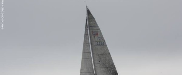 “Rayo” de Carlos Gil triunfa en la Copa Galápagos 2014 © Matías Capizzano