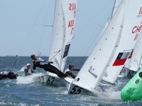 Los chilenos Benjamin Grez y Diego González en la boya de Barlovento. (© Alex McKinnon)