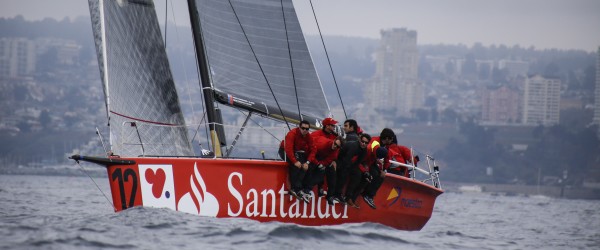“Santander” Soto 40 campeón VTR Oceánico 2013-14 © Catalina Pérez